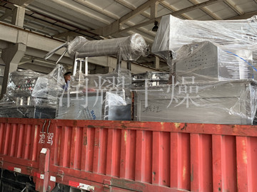 某公司訂製非標帶電加熱製粒機 裝車發貨