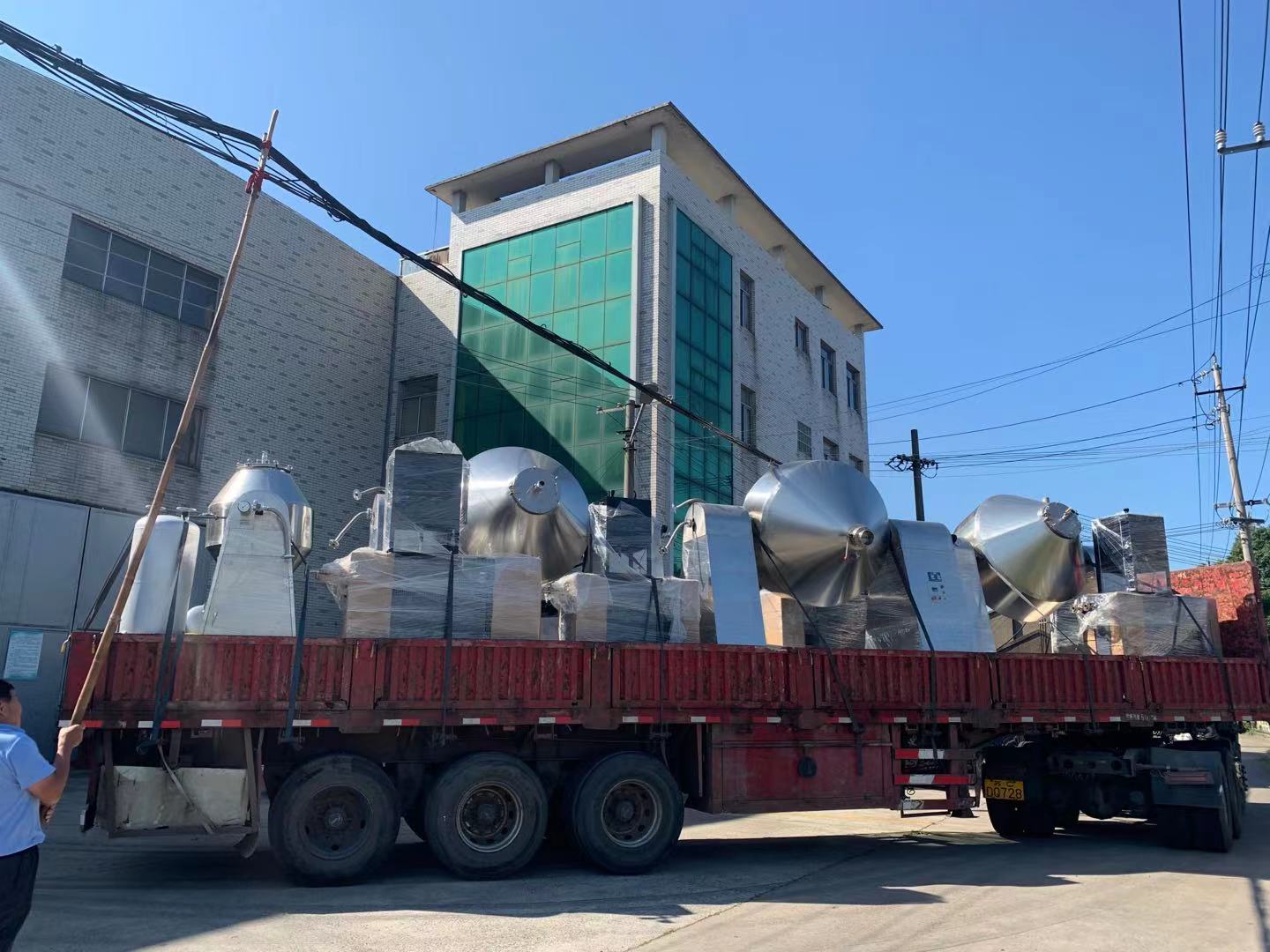 客訂4台雙錐（zhuī）幹燥機（jī）配套溫度控製儀安排發貨