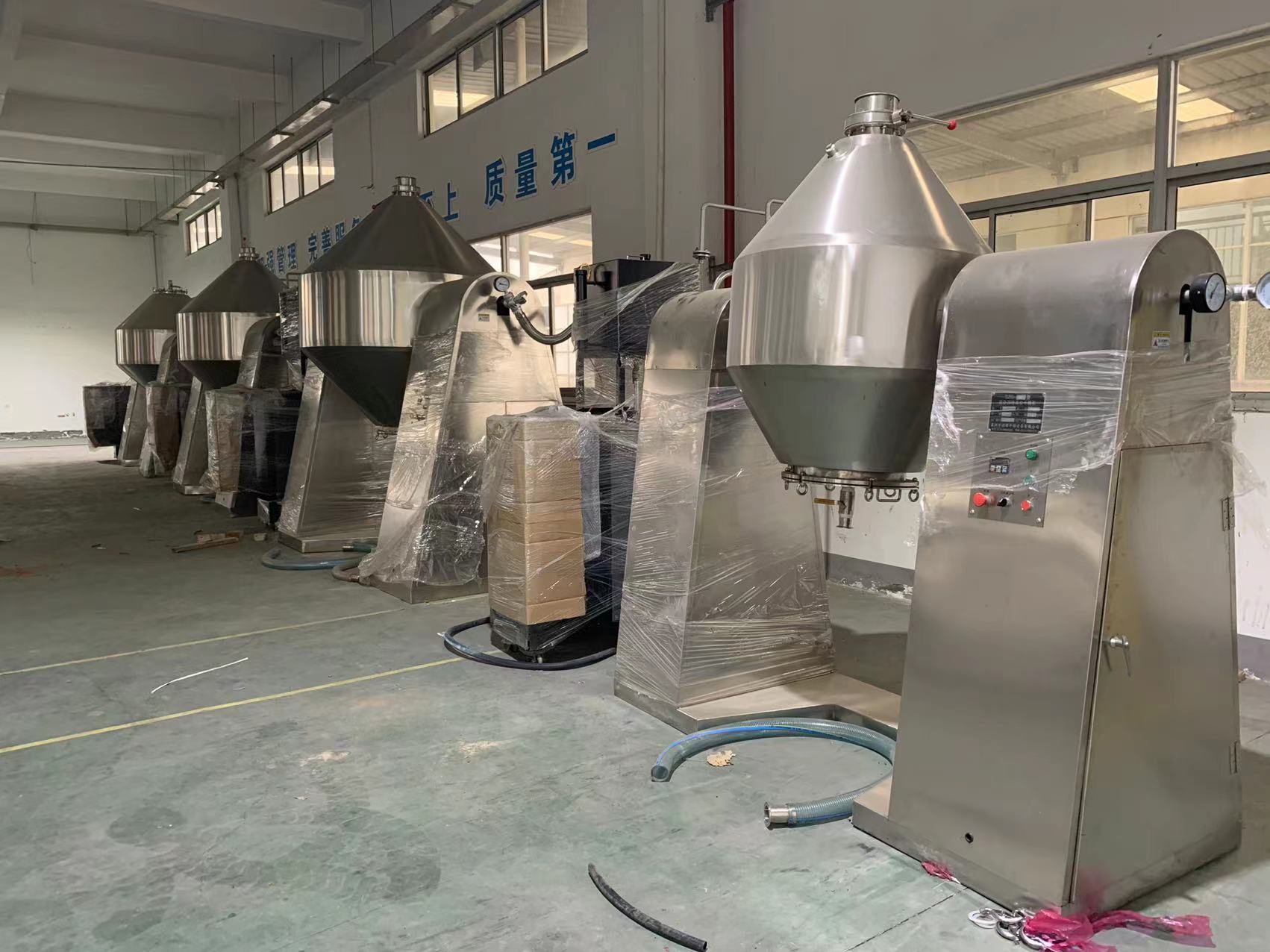 雙錐幹燥機模（mó）溫機客戶單位安裝現場