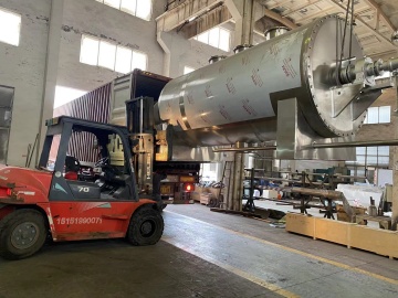 英國（guó）客戶定購（gòu）ZKG-10000型真空耙式幹燥機（導熱（rè）油加熱型成套生產線）